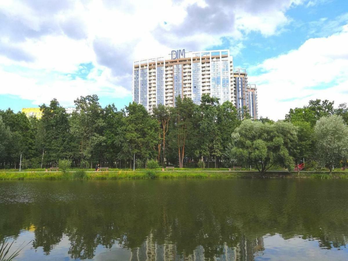 Красивая Квартира В Парке Kiev Eksteriør billede